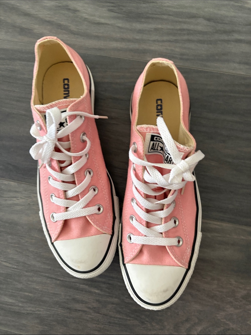 Converse Pink Low Top Canvas Sneakers size women’s 9 or men’s 7